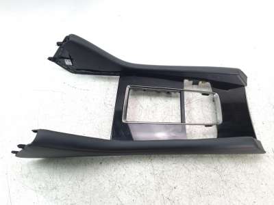 Recambio de moldura para mazda 3 berlina (bp) 2019- referencia OEM IAM BDGG64341  