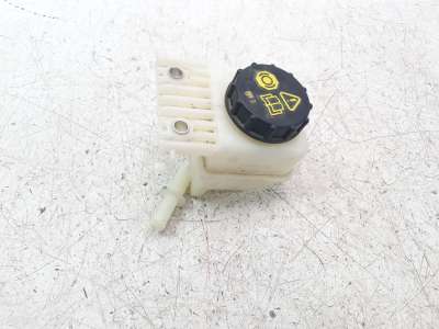 Recambio de deposito servo para mazda 3 berlina (bp) 2019- referencia OEM IAM BDMC43551  