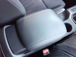Recambio de apoyabrazos central para kia sportage 2010-2016 drive 4x2 referencia OEM IAM 84660F1200WK  