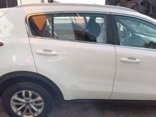 Recambio de puerta trasera derecha para kia sportage 2010-2016 drive 4x2 referencia OEM IAM 77004F1000  