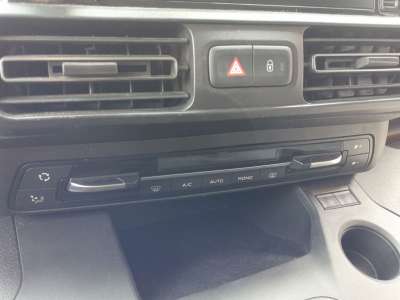 Recambio de mando climatizador para opel combo e tour / life (k9) 2018- 1.5 referencia OEM IAM 98340419ZD  