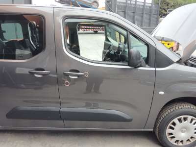 Recambio de puerta delantera derecha para opel combo e tour / life (k9) 2018- 1.5 referencia OEM IAM 9856199580  