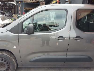 Recambio de puerta delantera izquierda para opel combo e tour / life (k9) 2018- 1.5 referencia OEM IAM 9856199880  