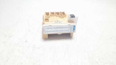 Recambio de caja reles / fusibles para toyota rav 4 2012-2019 referencia OEM IAM 8273042811  