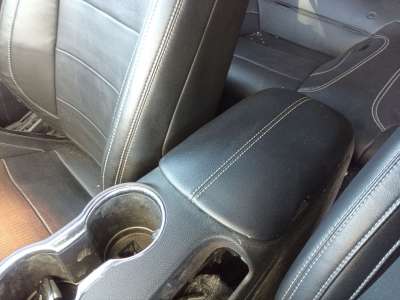 Recambio de apoyabrazos central para ford mustang 2014- gt referencia OEM IAM 2599918  