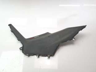 Recambio de moldura para kymco ak550 2017- referencia OEM IAM 83620LGC6E00  
