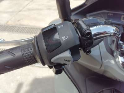 Recambio de piña luces izquierda para honda pcx - pcx 125 (jk05) referencia OEM IAM 35200K1YD12  
