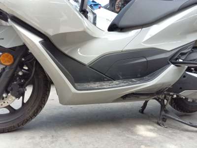 Recambio de moldura para honda pcx - pcx 125 (jk05) referencia OEM IAM 64432K1ZJ10YG  