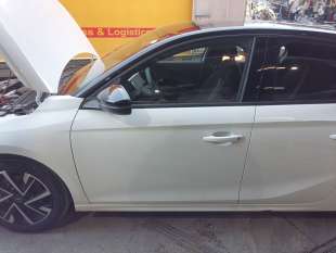 Recambio de puerta delantera izquierda para opel corsa f (p2jo) 2019- 1.2 (68) referencia OEM IAM 9837705780  