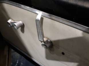 Recambio de maneta interior delantera derecha para dodge dart 1960- barreiros referencia OEM IAM   