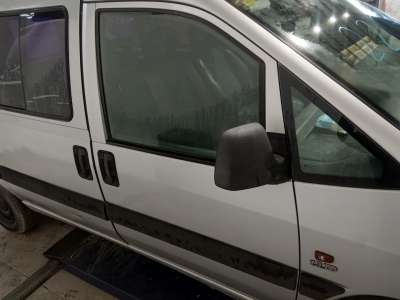 Recambio de puerta delantera derecha para fiat scudo (222) 1995- 1.9 td el furg. acristalado referencia OEM IAM   