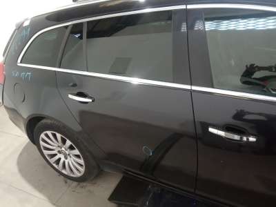 Recambio de puerta trasera derecha para opel insignia sports tourer 2008-2017 cosmo referencia OEM IAM   