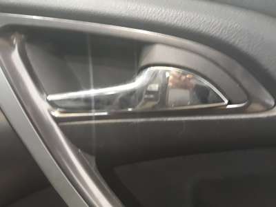 Recambio de maneta interior delantera derecha para opel astra j lim. 2009-2015 cosmo referencia OEM IAM   