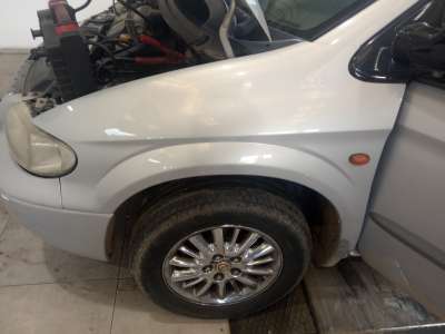 Recambio de aleta delantera izquierda para chrysler voyager (rg) 2001-2008 2.4 se referencia OEM IAM   