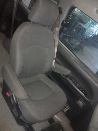 Recambio de asientos trasero izquierdo para hyundai h100 caja/chasis (hr) 2004- 2.5 td referencia OEM IAM   