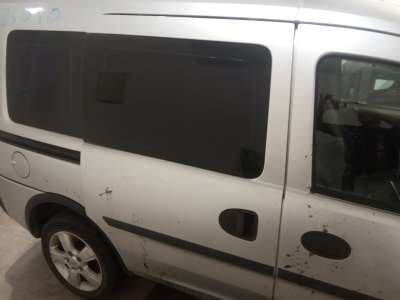 Recambio de puerta trasera derecha para opel combo tour 2001-2011 1.7 cdti 16v referencia OEM IAM   