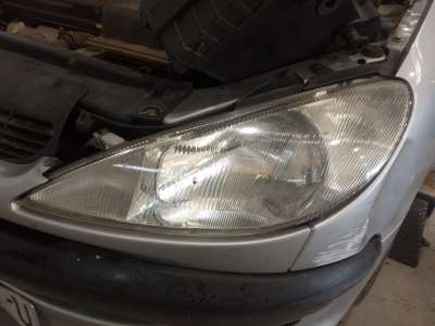 Recambio de faro izquierdo para peugeot 206 berlina 1998-2010 xr referencia OEM IAM   