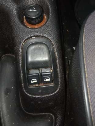 Recambio de mando elevalunas delantero izquierdo para peugeot 206 berlina 1998-2010 xr referencia OEM IAM   