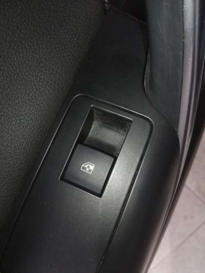 Recambio de mando elevalunas trasero izquierdo para opel insignia berlina 2008-2017 sportive referencia OEM IAM   