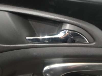 Recambio de maneta interior delantera derecha para opel insignia berlina 2008-2017 sportive referencia OEM IAM   