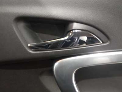 Recambio de maneta interior trasera derecha para opel insignia berlina 2008-2017 sportive referencia OEM IAM   