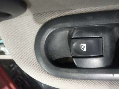 Recambio de mando elevalunas delantero derecho para renault clio iii 2005-2016 expression referencia OEM IAM   