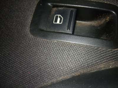 Recambio de mando elevalunas trasero izquierdo para volkswagen polo v (6r1, 6c1) 2009- 1.6 tdi referencia OEM IAM   