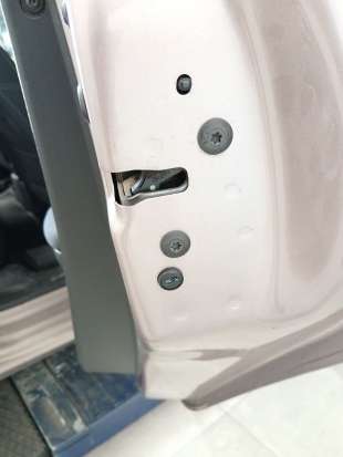 Recambio de cerradura puerta trasera derecha para peugeot 208 i (ca_, cc_) 2012- 1.2 vti 82 referencia OEM IAM   