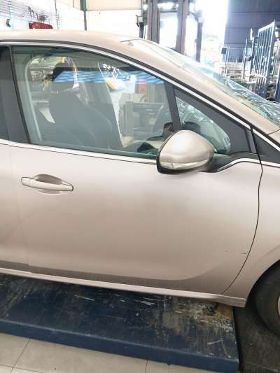 Recambio de puerta delantera derecha para peugeot 208 i (ca_, cc_) 2012- 1.2 vti 82 referencia OEM IAM   