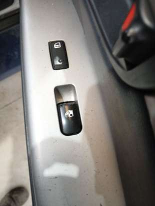 Recambio de mando elevalunas delantero derecho para hyundai santa fé ii (cm) 2005-2015 2.2 crdi referencia OEM IAM   