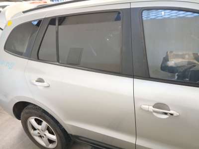 Recambio de puerta trasera derecha para hyundai santa fé ii (cm) 2005-2015 2.2 crdi referencia OEM IAM   