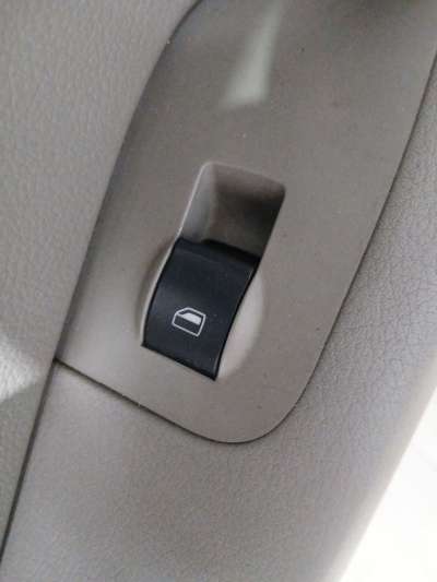Recambio de mando elevalunas trasero izquierdo para audi a4 b7 (8ec) 2004-2008 2.0 tdi referencia OEM IAM   