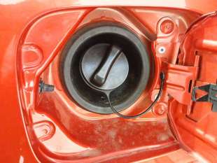 Recambio de tapon combustible para renault kadjar (ha_, hl_) 2015- 1.6 dci 130 referencia OEM IAM 172515XB0A  