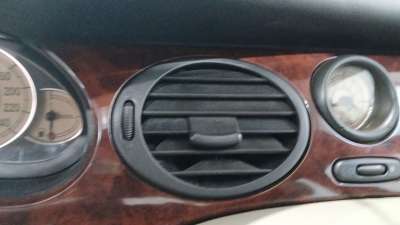 Recambio de aireador central izquierdo para rover 75 (rj) 1999-2005 2.0 cdti referencia OEM IAM JBD000250LNF  
