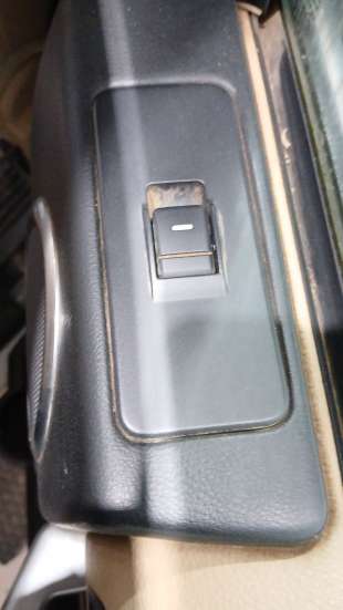 Recambio de mando elevalunas trasero derecho para land rover discovery iii (l319) 2004-2009 2.7 td 4x4 referencia OEM IAM YUD501