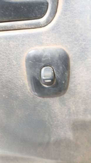 Recambio de mando elevalunas delantero izquierdo para nissan terrano ii (r20) 1992-2007 2.7 tdi 4wd referencia OEM IAM   