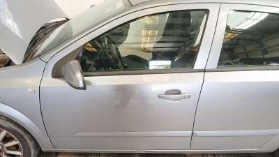 Recambio de puerta delantera izquierda para opel astra h (a04) 2004-2014 1.4 (l48) referencia OEM IAM 13208421  
