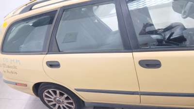 Recambio de puerta trasera derecha para volvo v40 station wagon (645) 1995-2004 2.0 referencia OEM IAM 30882902  