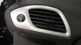 Recambio de rejilla aireadora para renault grand scénic iii (jz0/1_) 2009- 1.5 dci referencia OEM IAM 687612773R  