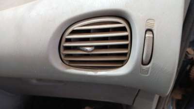 Recambio de rejilla aireadora para nissan almera tino (v10) 1998-2006 1.8 referencia OEM IAM 68761BU200  