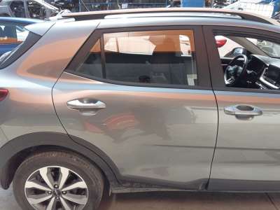 Recambio de puerta trasera derecha para kia stonic (yb) 2017- 1.2 cvvt referencia OEM IAM 77004H8401  