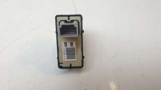 Recambio de mando elevalunas trasero izquierdo para lexus xe2 2019- is300h referencia OEM IAM 8481030192  