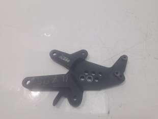 Recambio de estribera derecha para ktm 1290 super duke r 2016-2019 1290 super duke r referencia OEM IAM 61303939030  