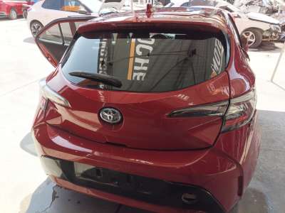Recambio de bandeja trasera para toyota corolla (e21) 2019- hybrid active referencia OEM IAM 6433002J60C0  