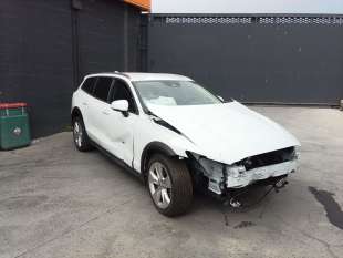 volvo v60 ii cross country (227) 2018- del año 2021