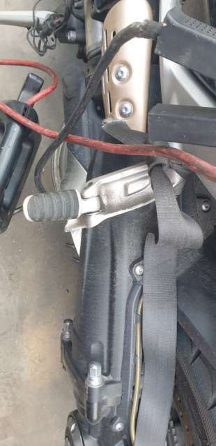 Recambio de estribera izquierda para triumph rocket 3 2019- r referencia OEM IAM T2082731  