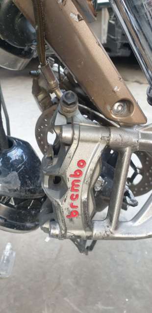 Recambio de pinza de freno delantera derecha para triumph rocket 3 2019- r referencia OEM IAM T2029820  