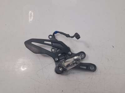 Recambio de estribo lateral para yamaha yzf-r 7 2023- yzf-r 7 referencia OEM IAM B7N274610000  