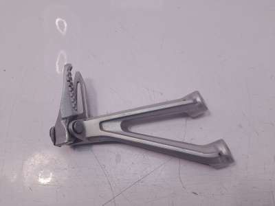 Recambio de estribera derecha para honda cbr 650r 2018- cbr 650r referencia OEM IAM 50750MKND50  