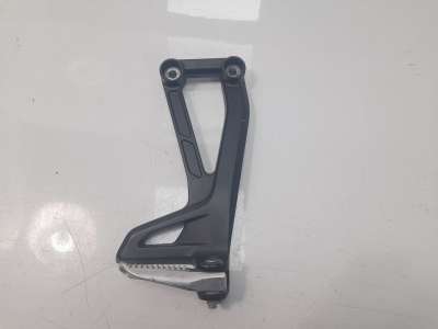 Recambio de estribo lateral para yamaha tracer 900 2018- referencia OEM IAM B5U2742L00  